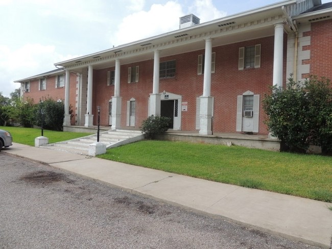 Colonial Arms Apartments - Colonial Arms Apartments
