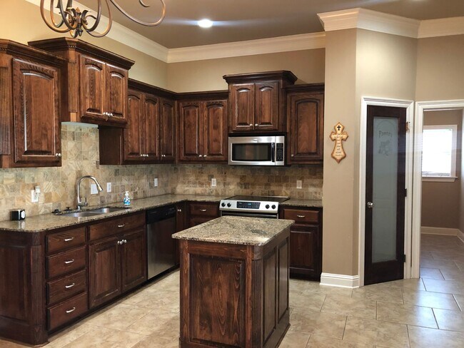 Photo - Holiday Special - HALF OFF FIRST FULL MONTH RENT!!! Close to Barksdale Air Force Base... You do n...