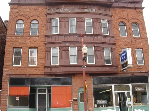 Photo - 305-307 6th St Apartments