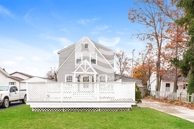 Building Photo - 651 Voelker Ave