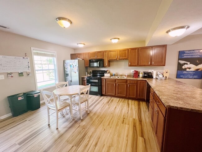 Photo - 1250 W Adams Hill Cir
