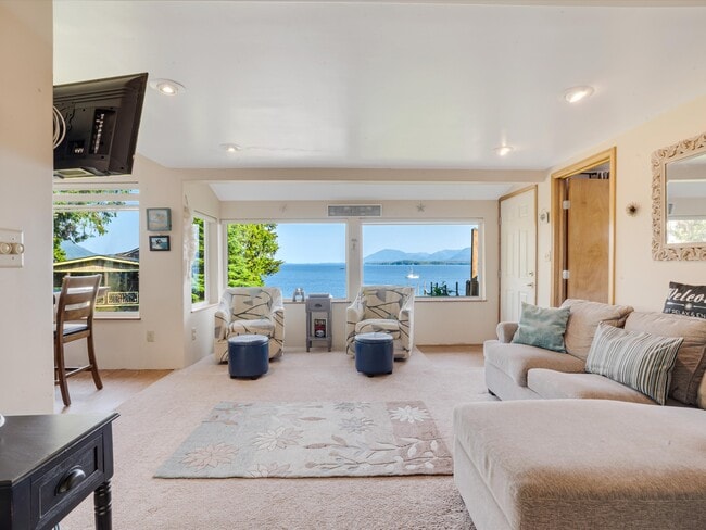 Photo - 5842 Seaside