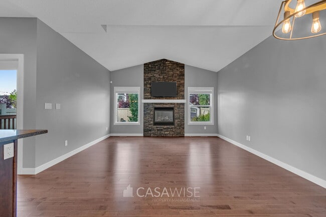 Photo - 6949 Evans Wynd NW