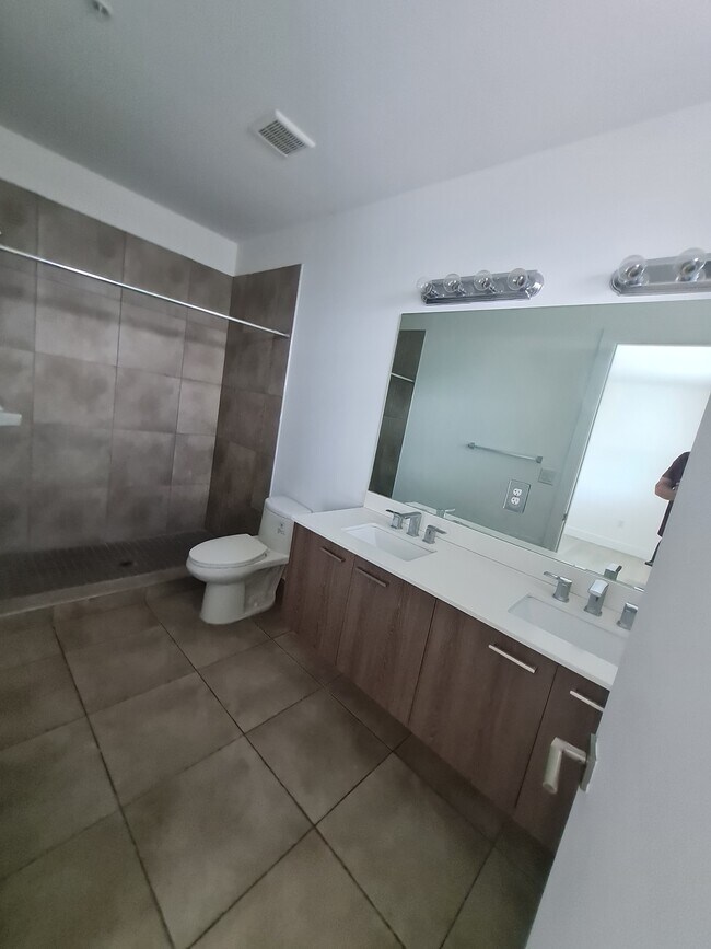 Photo - 410 NE 36th St