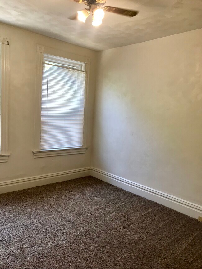 Photo - 674 Middle Ave