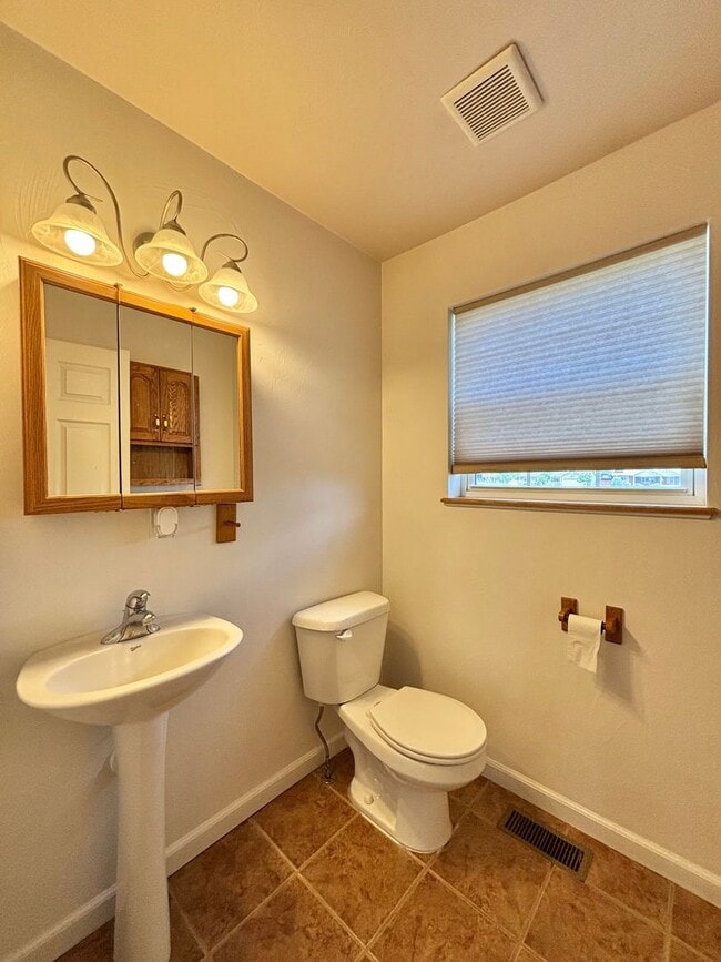 Photo - Great 3br/2.5ba, with a bonus space.
