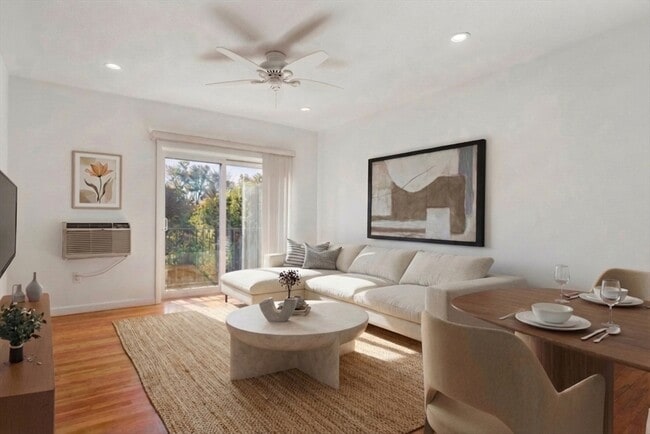 Building Photo - 22 Branchfield St Unit D1