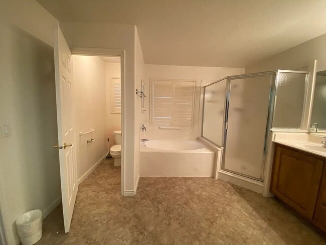 Photo - 2 Bedroom Home In Sun River 55+ Community With Amenities