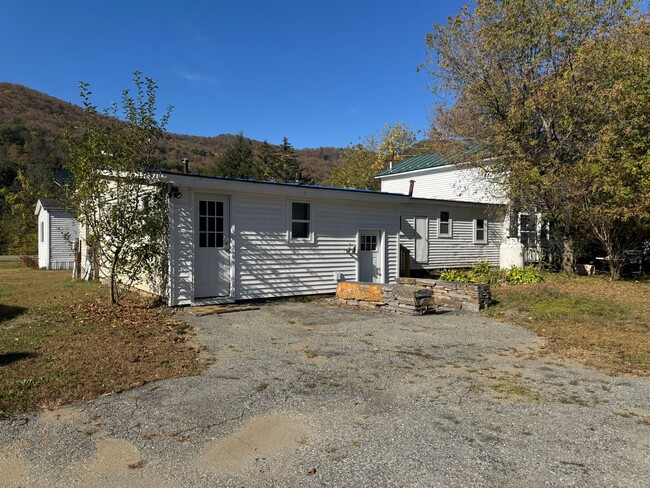 Building Photo - 3 bedroom in Sharon