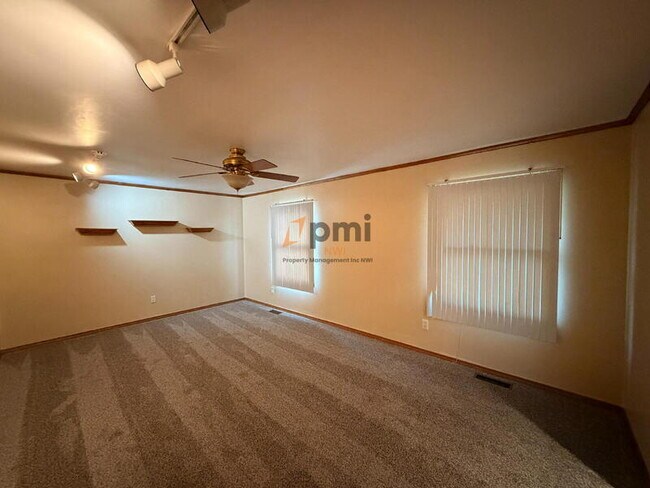 Photo - 110 W Carrie Ave