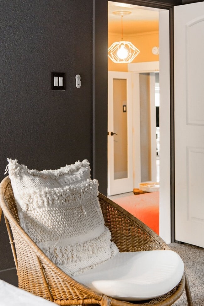 Photo - 326 Queen Anne Court