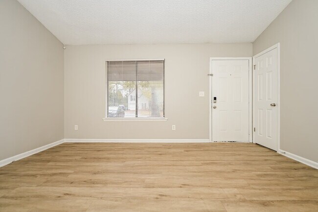 Photo - 3051 Brook Hollow Dr