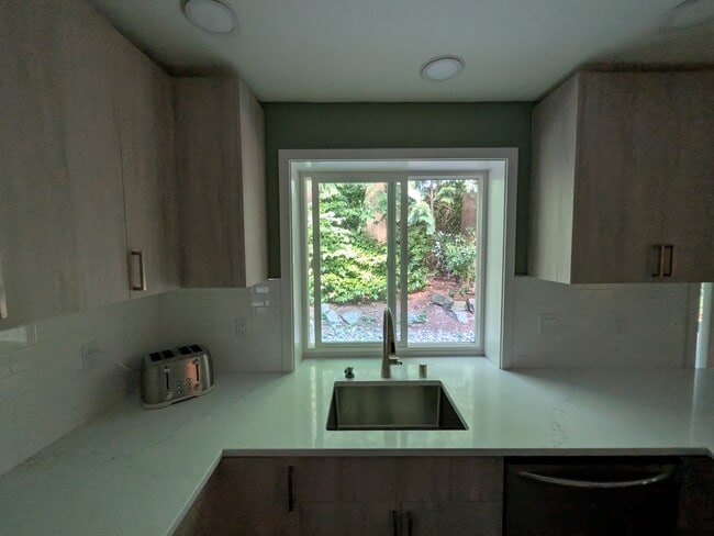 Photo - 700 Jasmine Pl NW