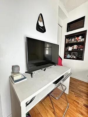 Building Photo - 4 Lexington Ave Rental