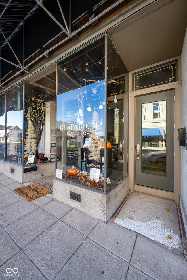 Building Photo - 12 E Washington St Unit 201