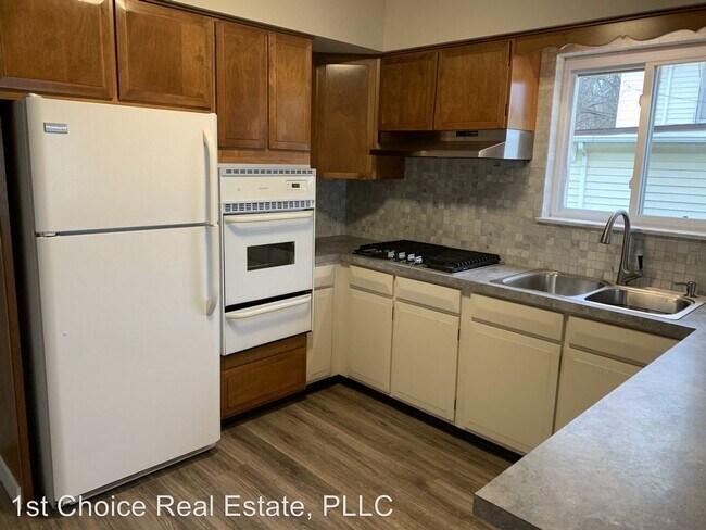 Photo - 825 W Thomas L Pkwy