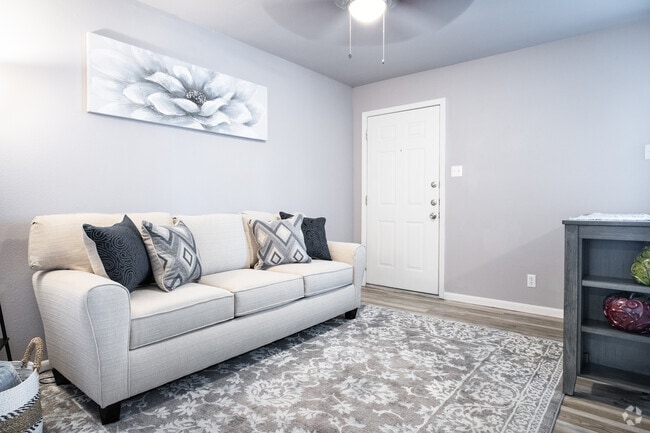 1BR, 1BA - 660SF