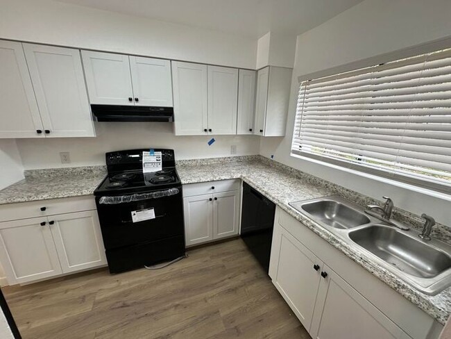 Photo - 3807 Khayyam Ave