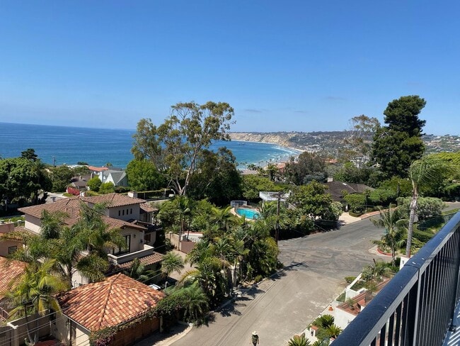 Photo - Gorgeous luxury flat with ocean view in La Jolla. Gustavo Lopez