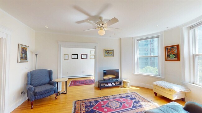 Building Photo - 95 Centre St Unit 3 Rental