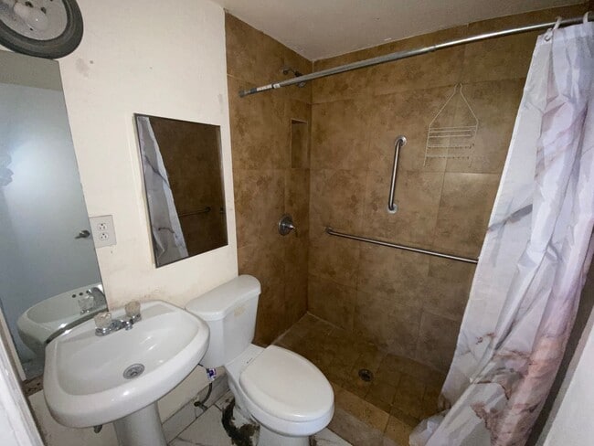 Photo - 575 N Delaware St