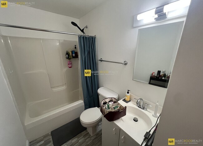 Photo - 644 Beacon St Unidad 602