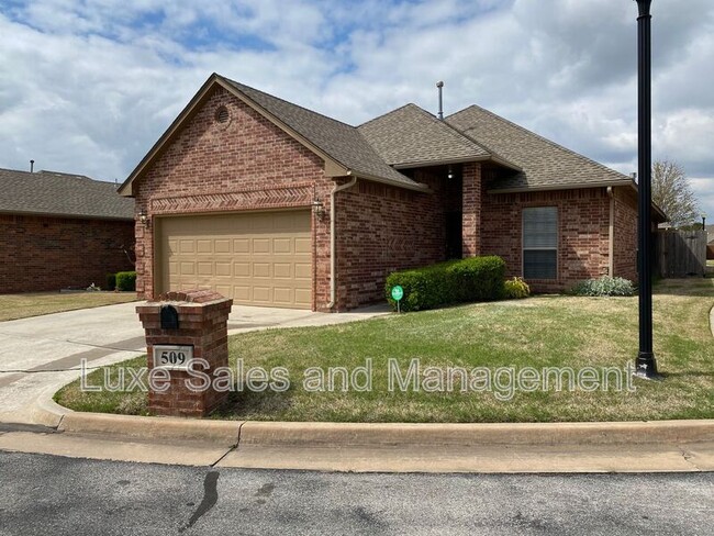 Building Photo - 509 SW 124th Pl