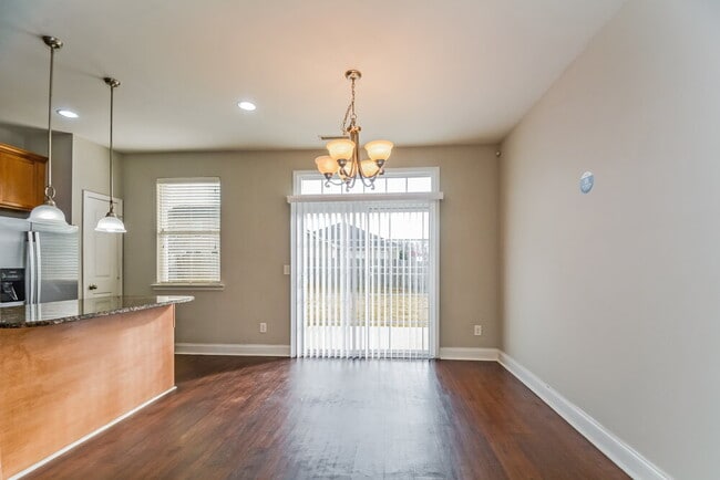 Photo - 233 Norwich Dr