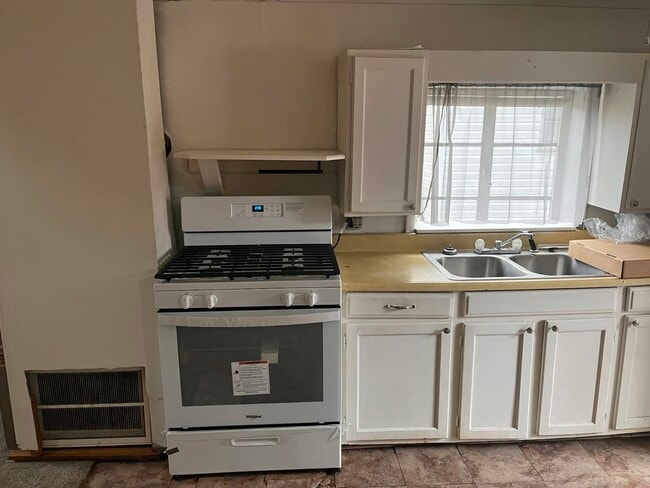 Photo - 1613 4th Ave