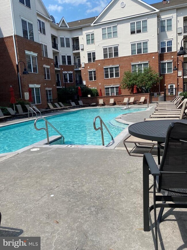 Photo - 300 W Elm St Unit 2329