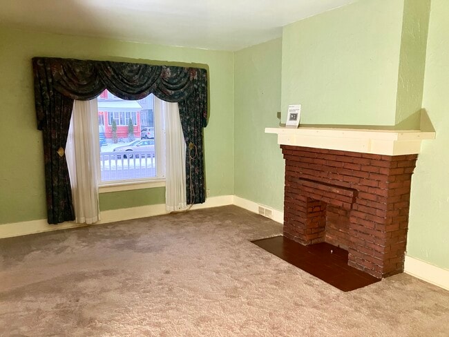 Photo - 58 Roanoke Pky