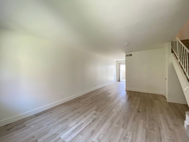 Photo - 637 Beverly Pl