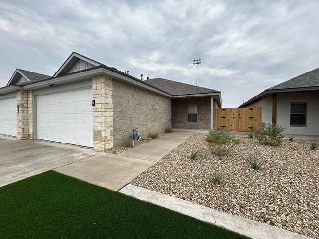 Photo - Brand New in Frenship East! Unidad A