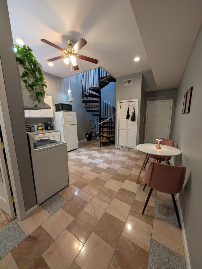 Building Photo - 4219 Ridge Ave Unit B