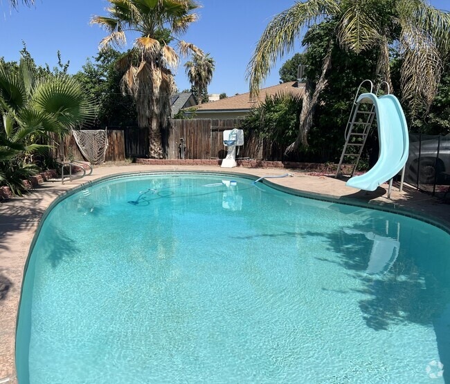 Building Photo - 905 Charter Oaks Ct Rental