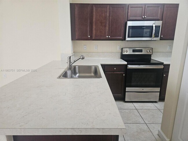 Photo - 142 SE 28th Ter