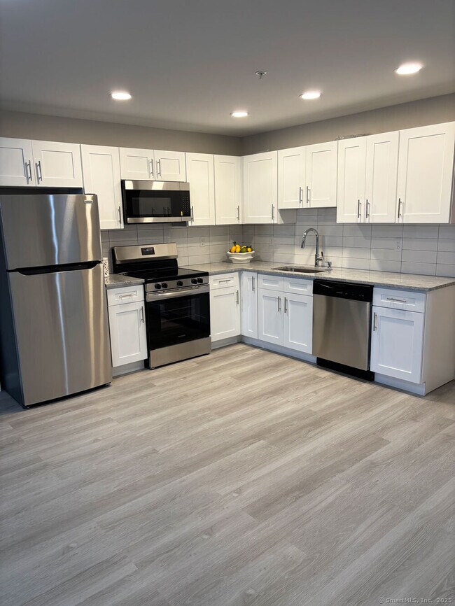 Photo - 1916 Post Rd