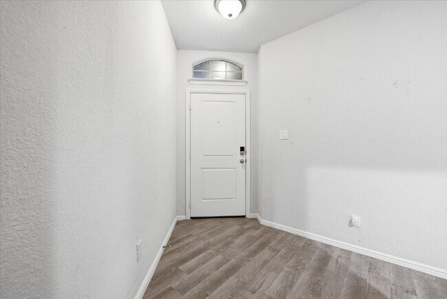 Photo - "Spacious 5-Bedroom Oasis in Fort Worth with 2 Full Baths and 2075 Sq Ft of Comfort!" Section 8 W...