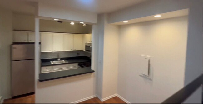 Photo - 816 N Dearborn St