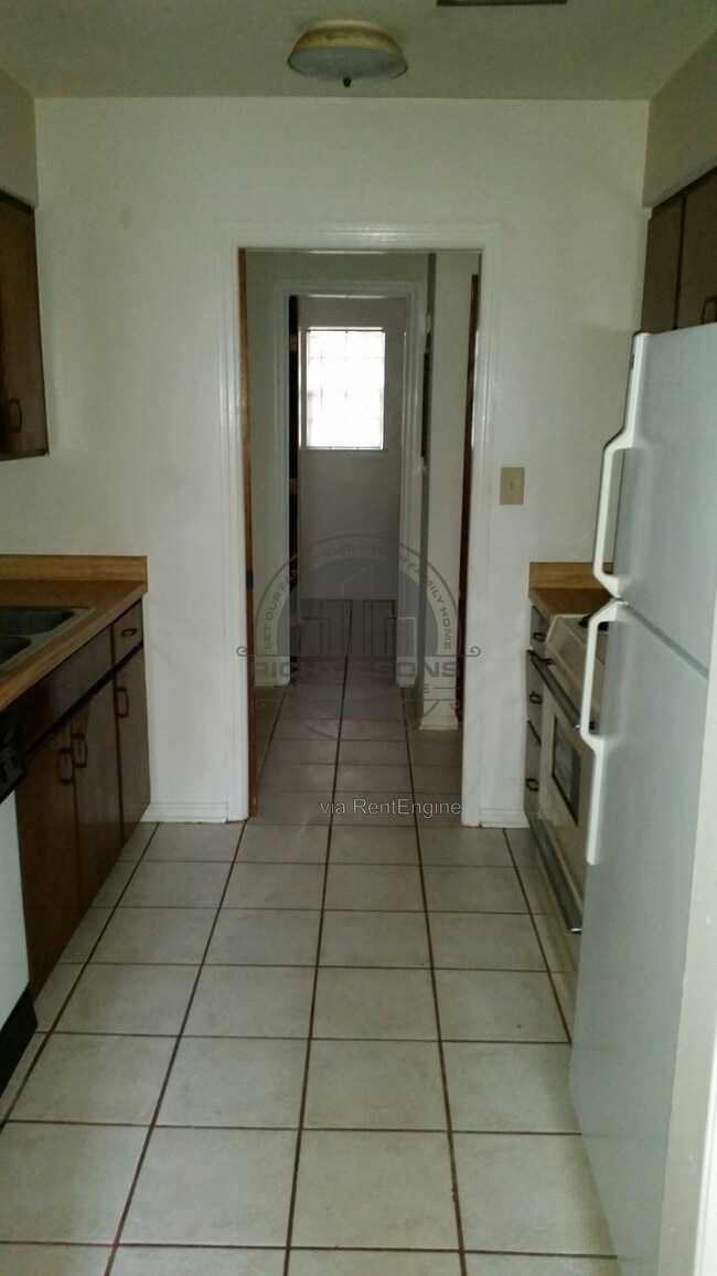 Photo - 157 Locke St