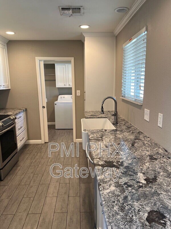 Photo - 1336 W 12th St