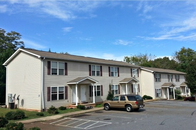 Photo - 206 W 15th St