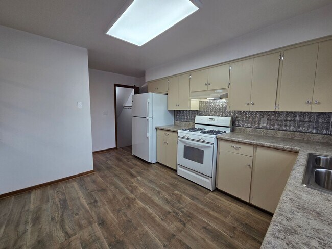 Photo - W 2nd St 1408-1410 Unit 1408-1410-1410