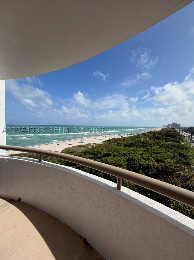 Building Photo - 15645 Collins Ave Unit 802