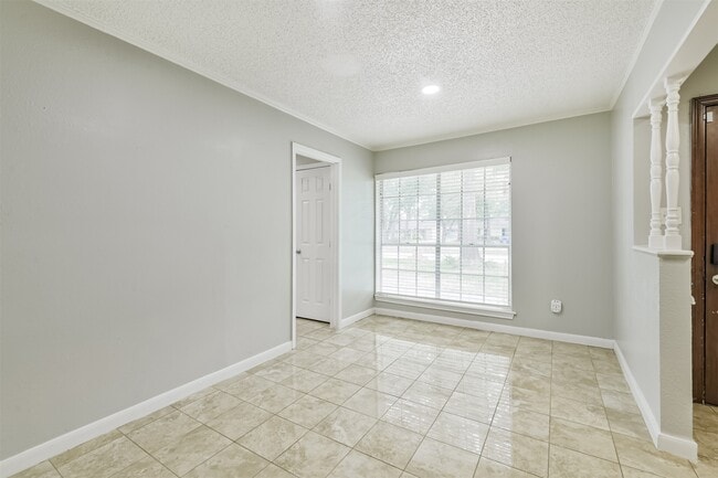 Photo - 623 E Cypresswood Dr
