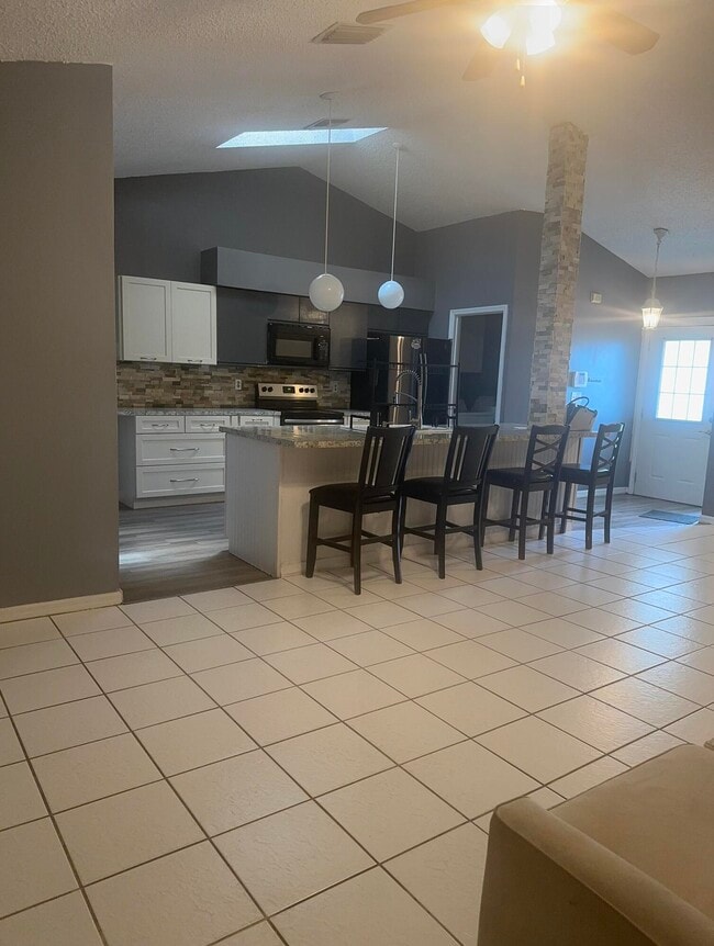 Photo - 379 SW Jeanne Ave