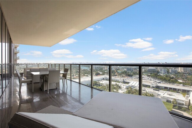 Building Photo - 9705 Collins Ave Unit 1805N