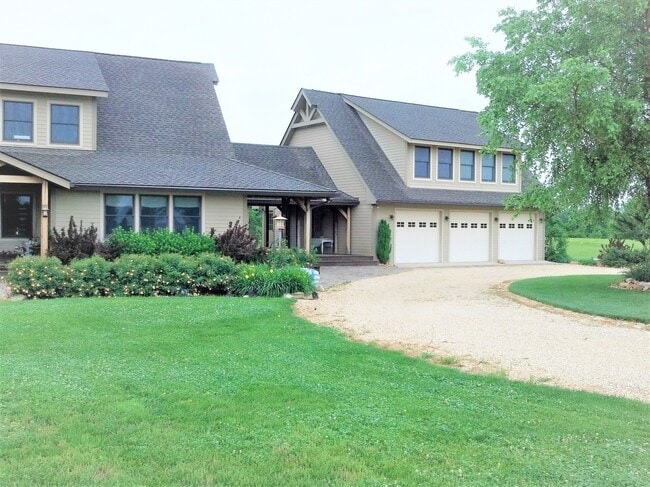 Apartamento frente al garaje - 49730 Diamond Ln Unidad Garage Apt Utilities Incl