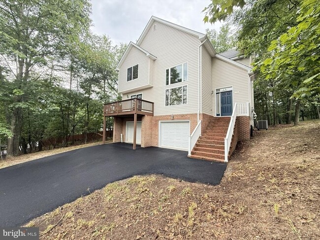 Photo - 1234 Lakeview Dr