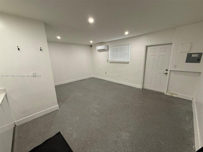 Photo - 4300 NW 3rd Ct Unidad 1